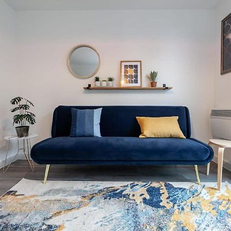 Superb 2 Bed Flat 5Min To Old Trafford Stadium マンチェスター エクステリア 写真