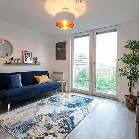 Superb 2 Bed Flat 5Min To Old Trafford Stadium マンチェスター エクステリア 写真