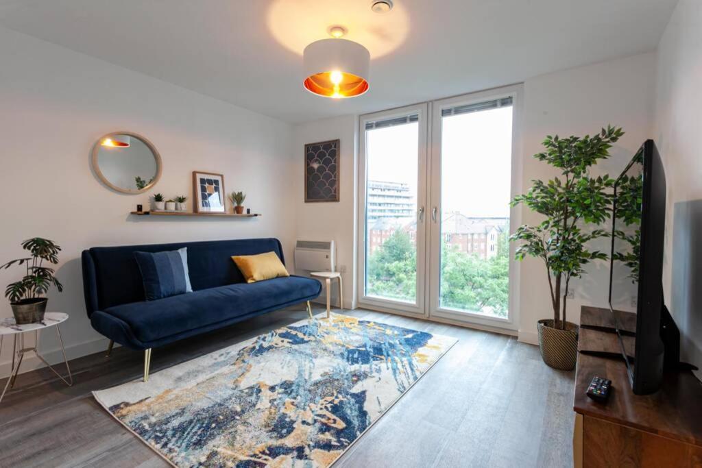 Superb 2 Bed Flat 5Min To Old Trafford Stadium マンチェスター エクステリア 写真