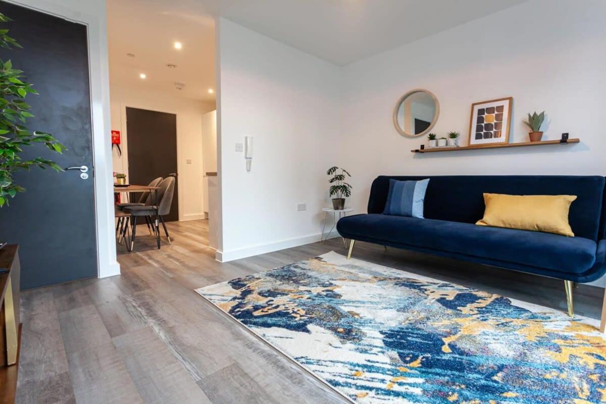 Superb 2 Bed Flat 5Min To Old Trafford Stadium マンチェスター エクステリア 写真