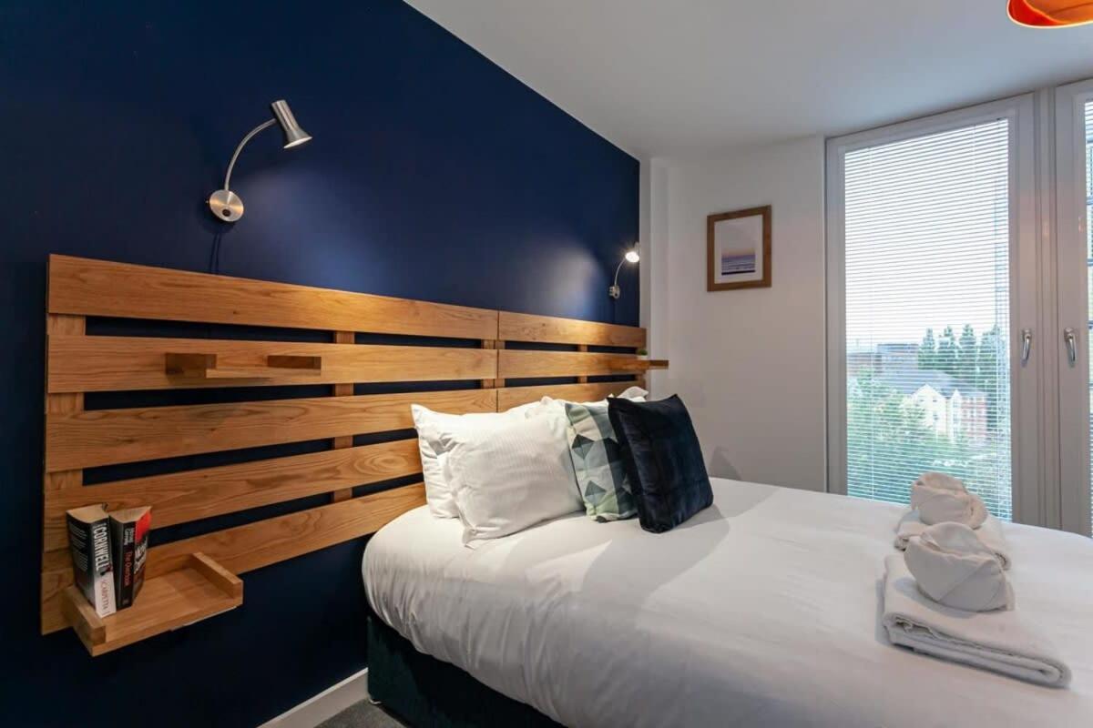 Superb 2 Bed Flat 5Min To Old Trafford Stadium マンチェスター エクステリア 写真