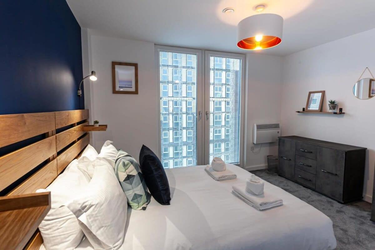 Superb 2 Bed Flat 5Min To Old Trafford Stadium マンチェスター エクステリア 写真