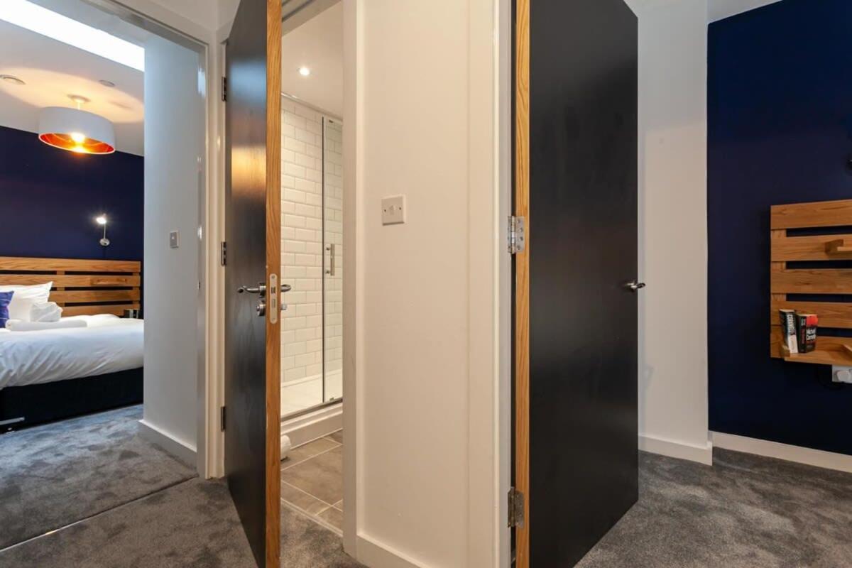 Superb 2 Bed Flat 5Min To Old Trafford Stadium マンチェスター エクステリア 写真