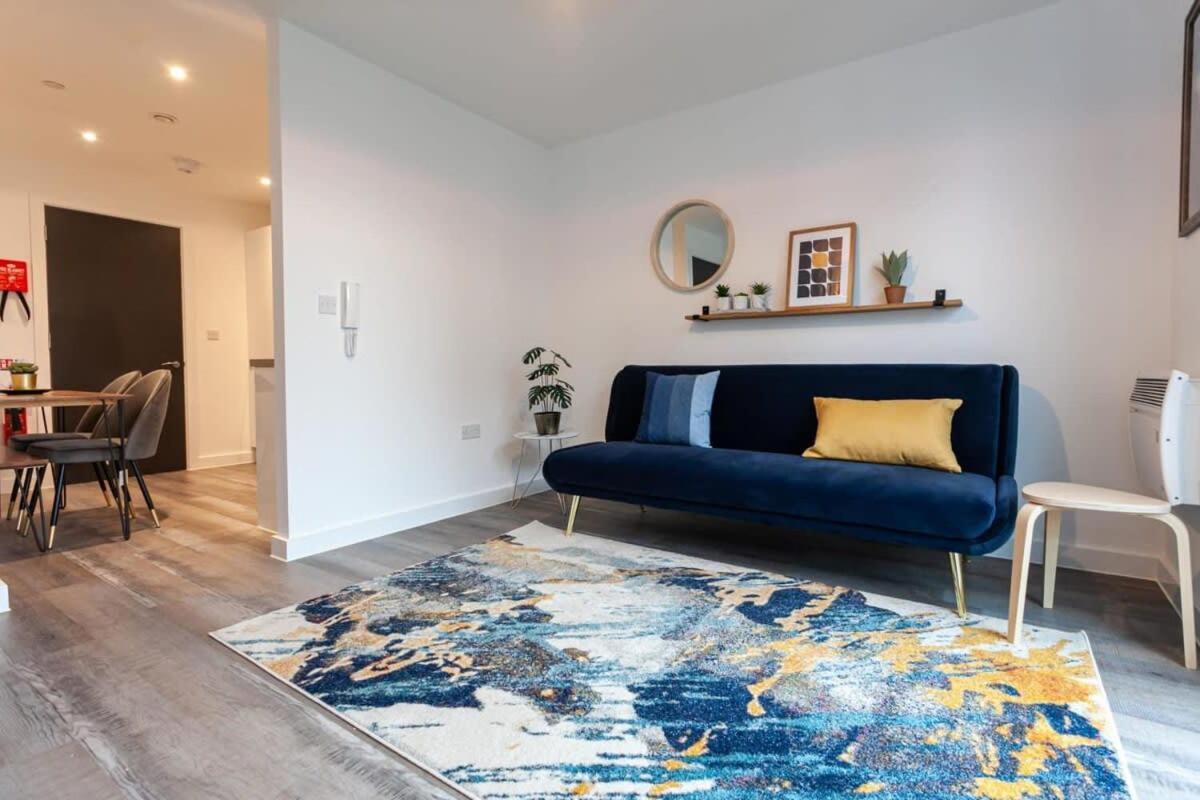 Superb 2 Bed Flat 5Min To Old Trafford Stadium マンチェスター エクステリア 写真